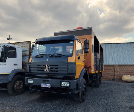 Powerstar crew cab service truck Vdm Sales