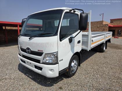 Hino 300 Series 915, 4X2, MANUAL, FITTED WITH BRAND NEW 5.500 METER LONG DROPSIDE BODY Jackson Motors JHB