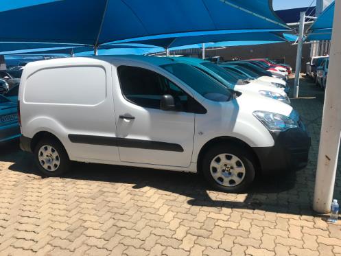 Windscreen washer bottle top-up on a Peugeot Partner