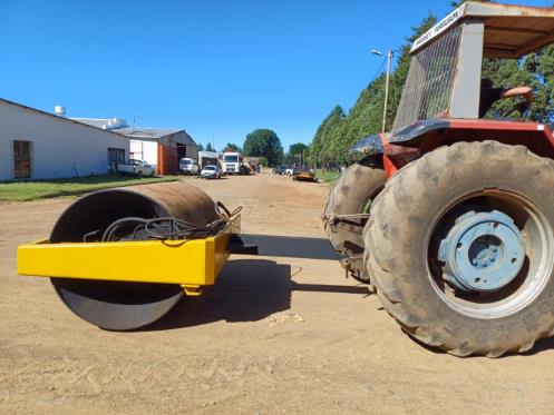 SMOOTH DRUM VIBRATING ROLLER  for sale