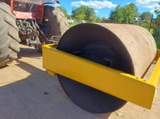 SMOOTH DRUM VIBRATING ROLLER  for sale