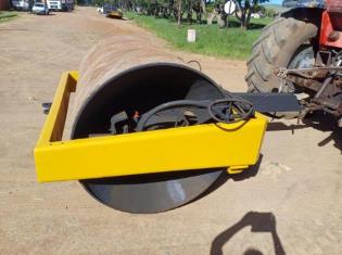 SMOOTH DRUM VIBRATING ROLLER  for sale