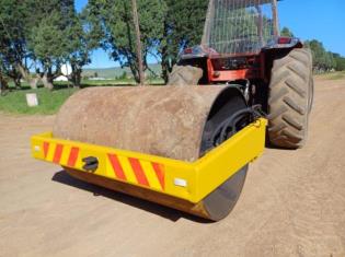 SMOOTH DRUM VIBRATING ROLLER  for sale