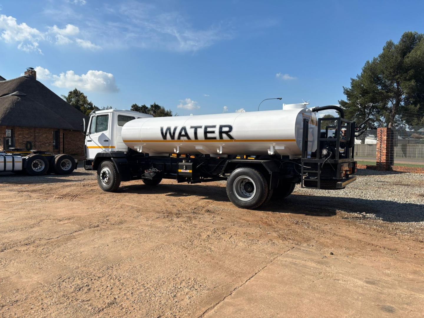Mercedes-Benz ECONOLINER 10 000L WATER TANKER Rokon Truck and Plant Sales