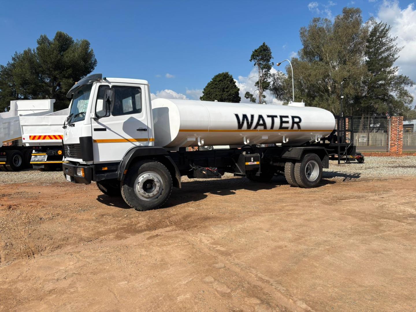 Mercedes-Benz ECONOLINER 10 000L WATER TANKER Rokon Truck and Plant Sales