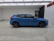 Volvo V40 D3 R-Design Squad Cars