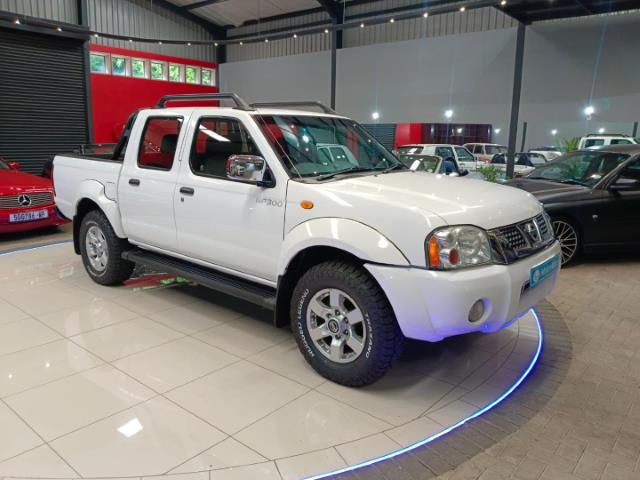 Nissan NP300 Hardbody 2.4 Double Cab Hi-Rider Motorman Bakkie Sentrum