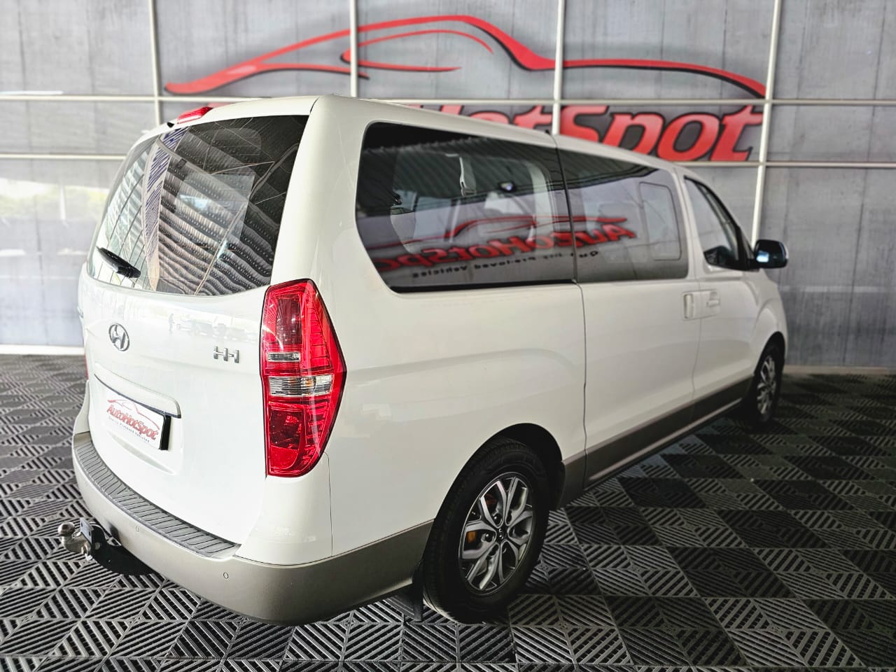 Hyundai H-1 2.5 CRDI ELITE Auto  9-Seater AutoHotSpot