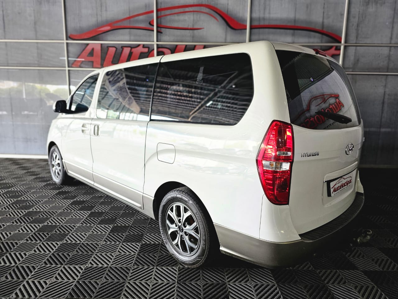 Hyundai H-1 2.5 CRDI ELITE Auto  9-Seater AutoHotSpot