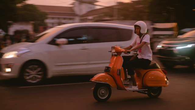 Car vs Scoot