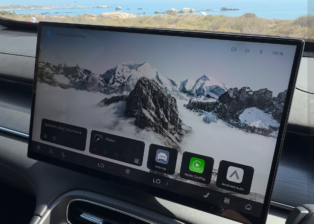 Chery Tiggo 8 1.5T CSH PHEV Apex plug-in hybrid long distance review 15.6-inch toucscreen infotainment system apple carplay android auto