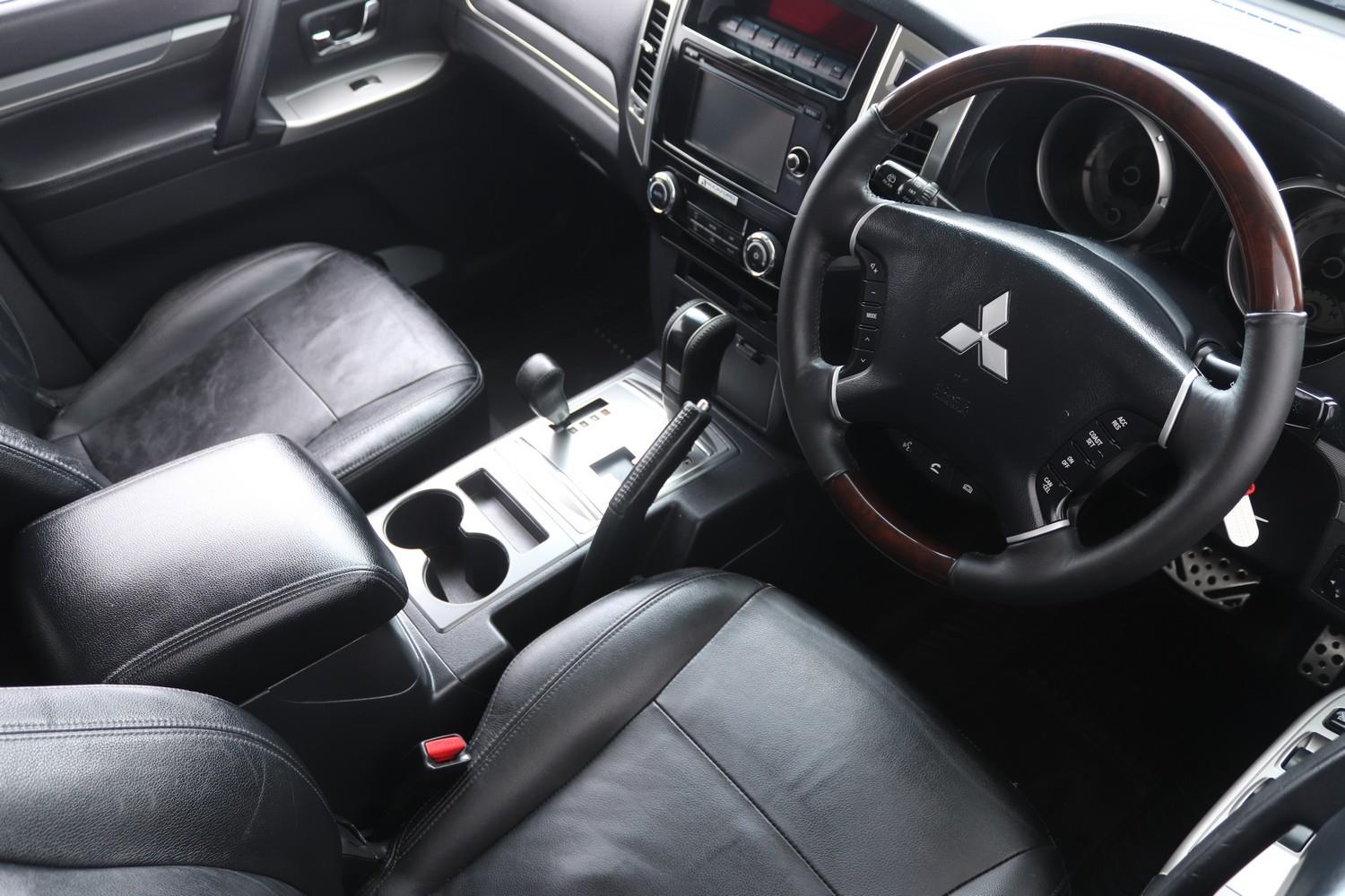 Mitsubishi Pajero 5-Door 3.2DI-D GLS Exceed Mega Theron Traders