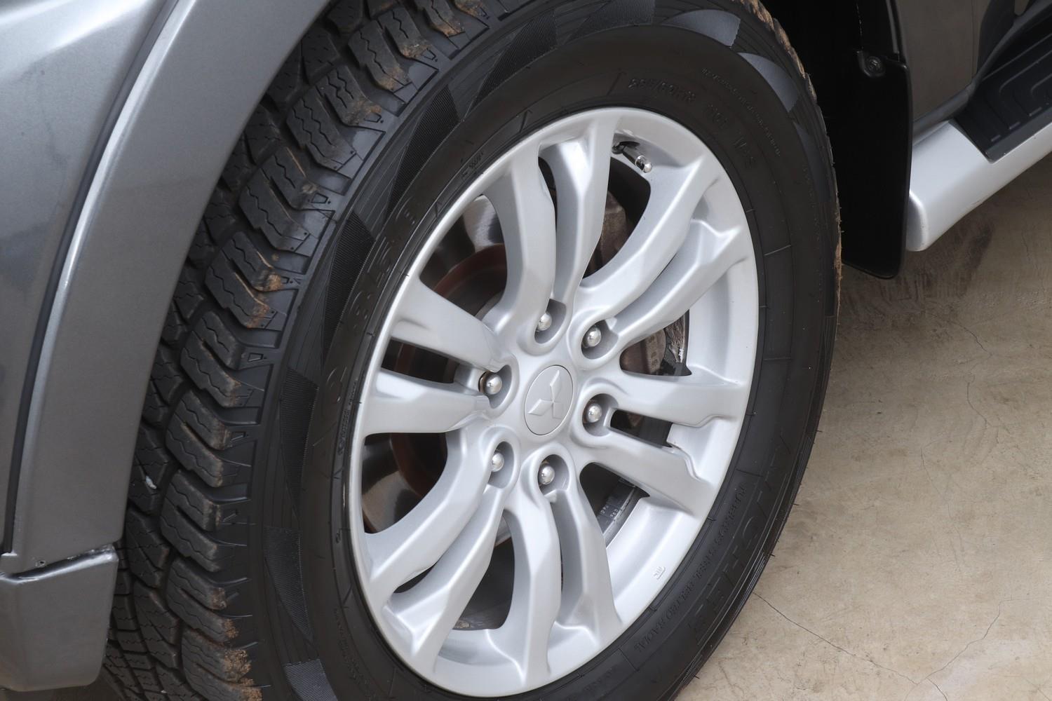 Mitsubishi Pajero 5-Door 3.2DI-D GLS Exceed Mega Theron Traders