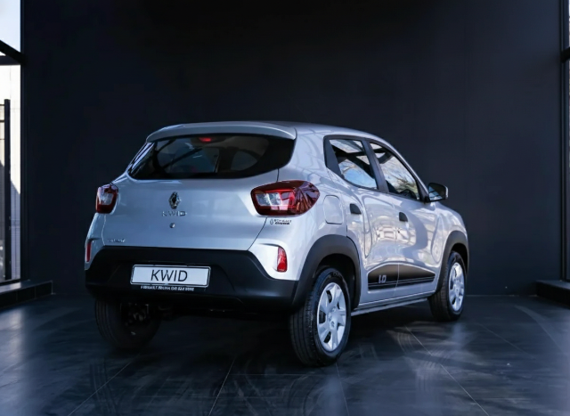 Rear 3-quarter view of the Kwid 1.0 Evolution.