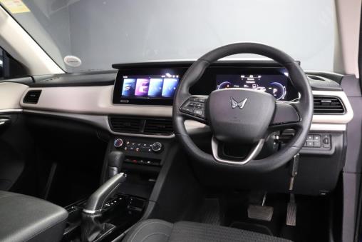 2024 Mahindra XUV700 2.0T AX5 for sale