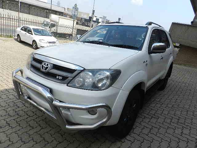 Toyota Fortuner V6 4.0 DE Rev Autos