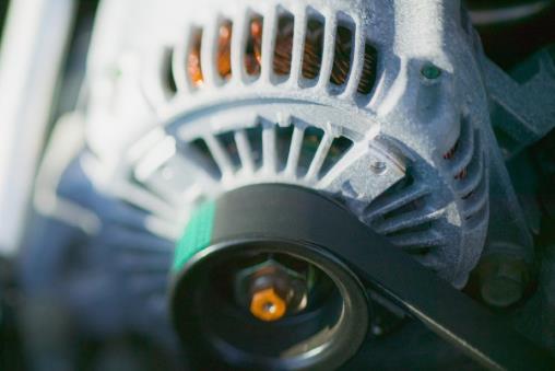 Can a car battery die if the engine is on?