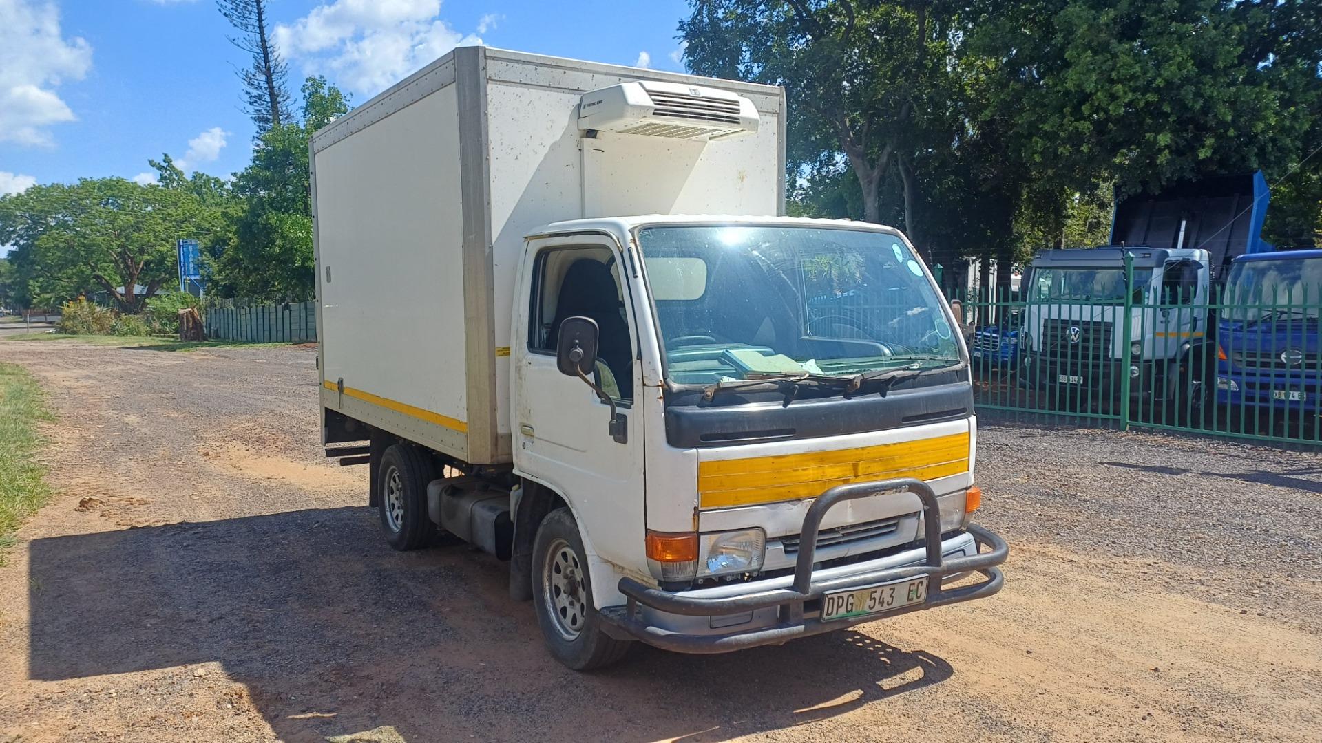 2006 Nissan Ud 20