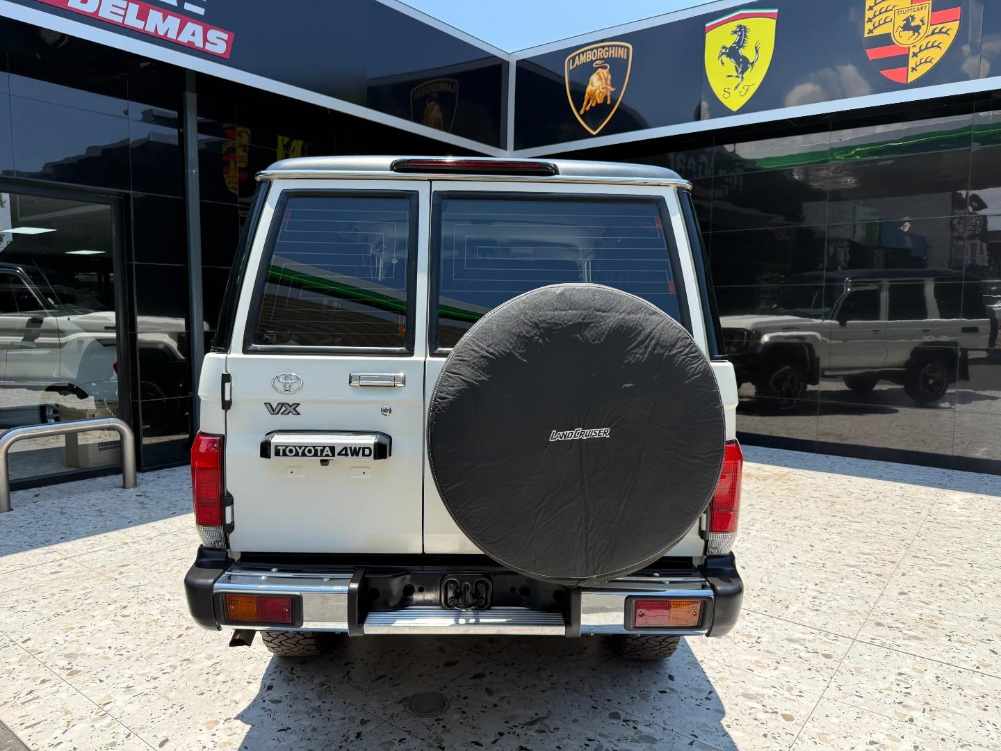 Toyota Land Cruiser 76 2.8GD-6 Station Wagon VX for sale in Delmas