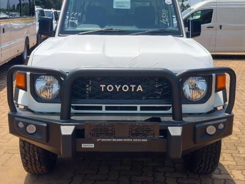 Toyota Land Cruiser 76 2.8GD-6 Station Wagon VX for sale in
