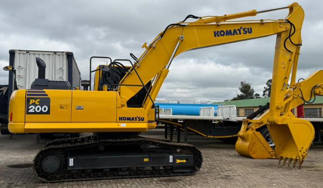 Komatsu PC200-8 excavator Pomona Road Truck Sales