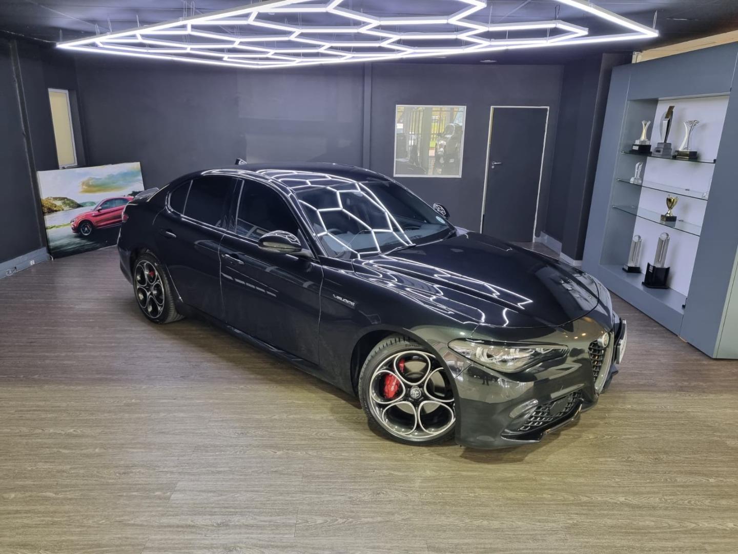 Alfa Romeo Giulia 2.0T Veloce Arnold Chatz Cars