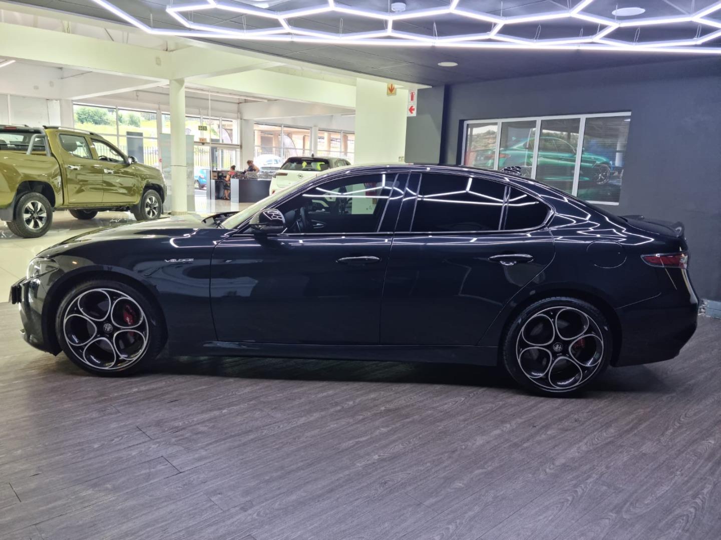 Alfa Romeo Giulia 2.0T Veloce Arnold Chatz Cars