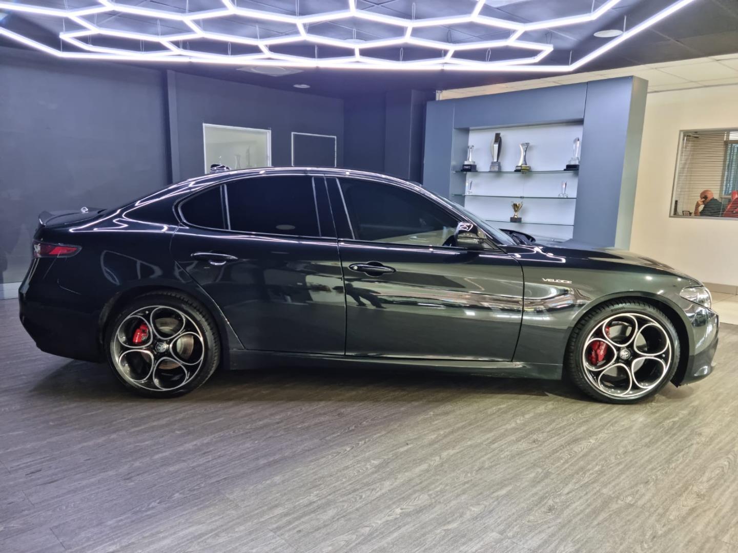 Alfa Romeo Giulia 2.0T Veloce Arnold Chatz Cars