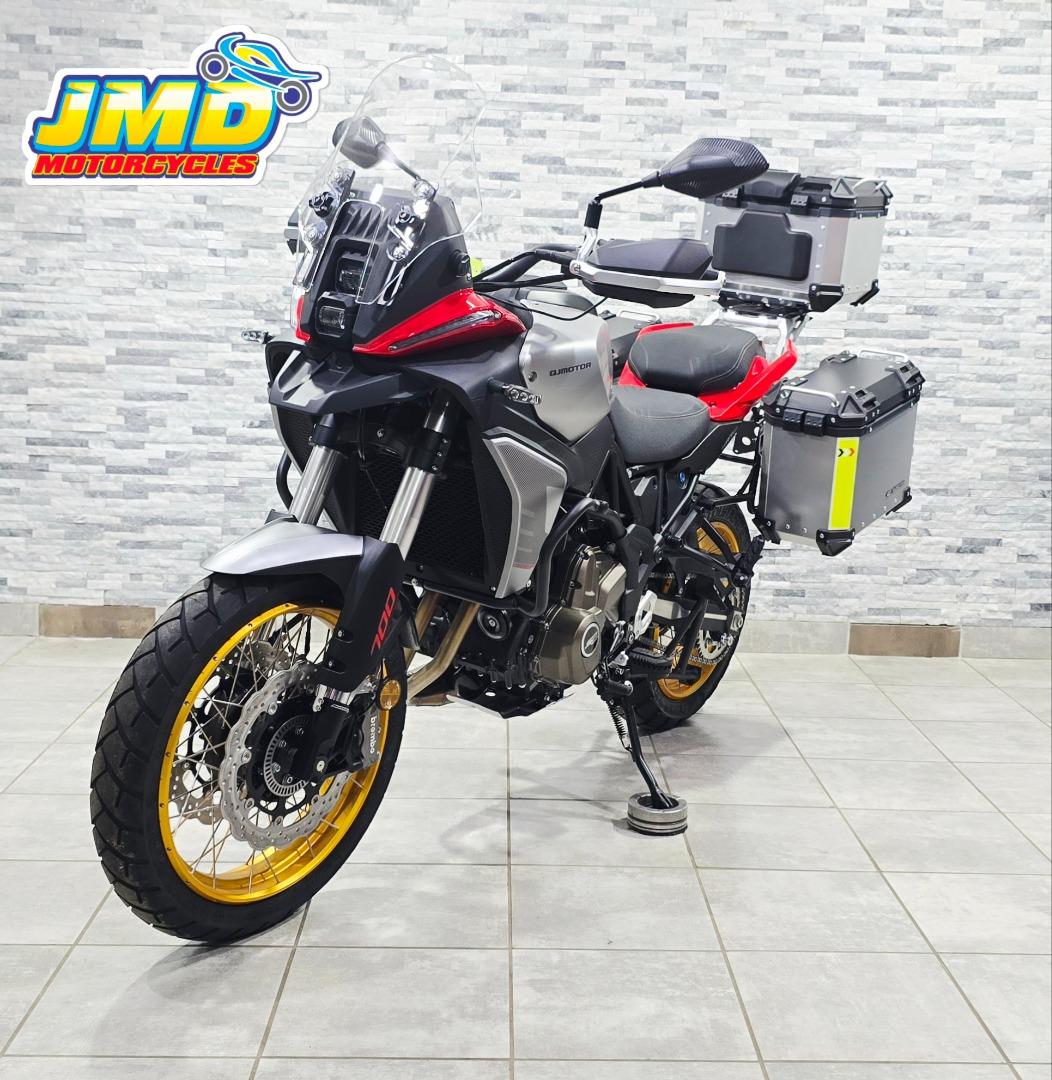 QJ Motor SRT 700 SX
