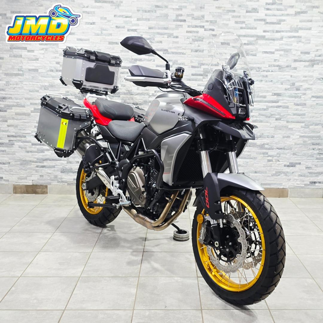 QJ Motor SRT 700 SX