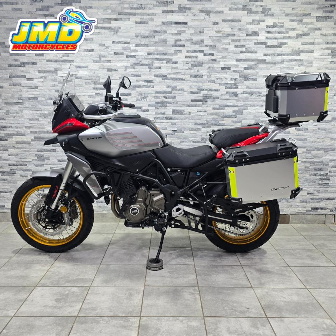 QJ Motor SRT 700 SX