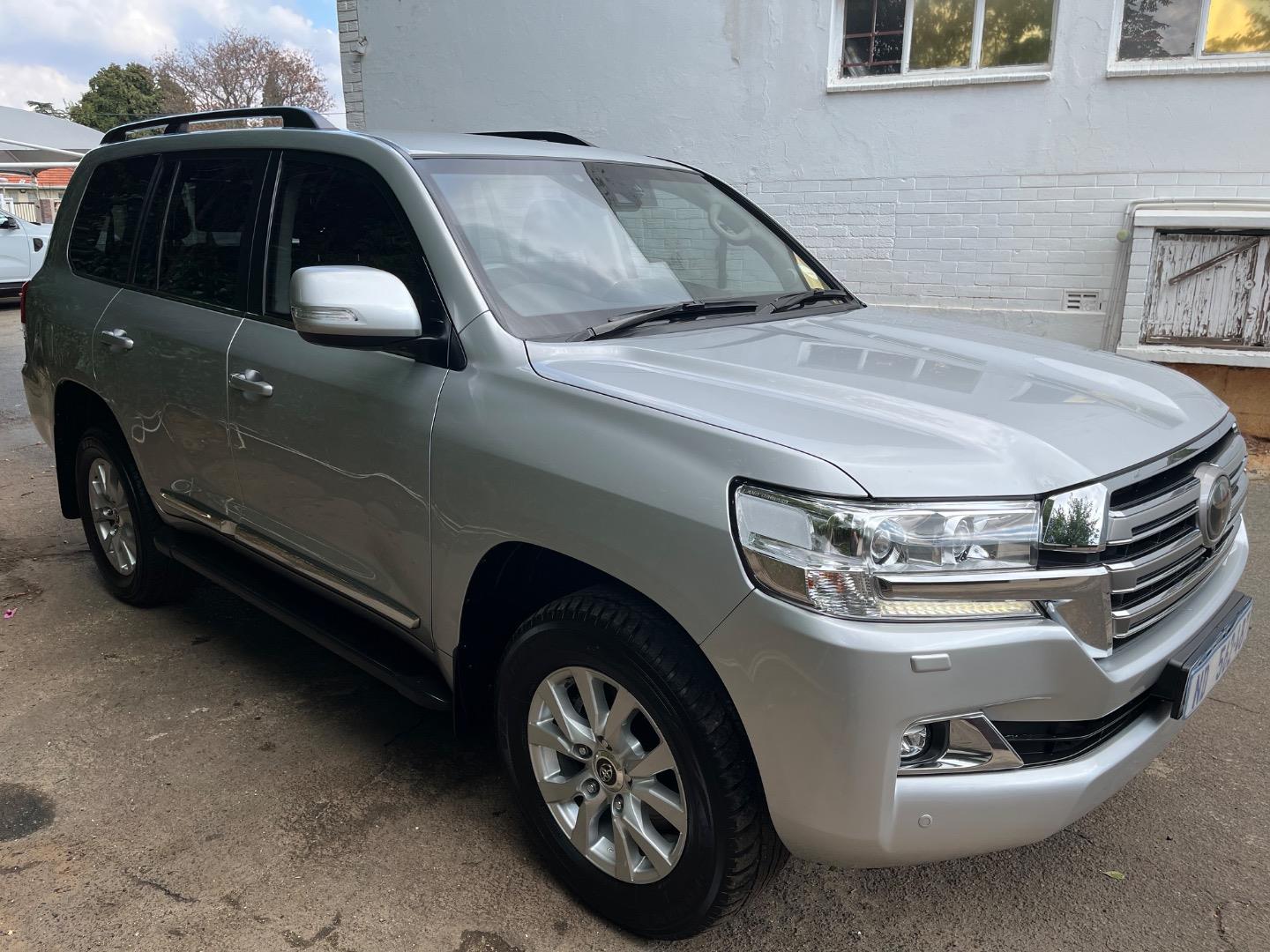 Toyota Land Cruiser 200 4.5D-4D V8 VX-R