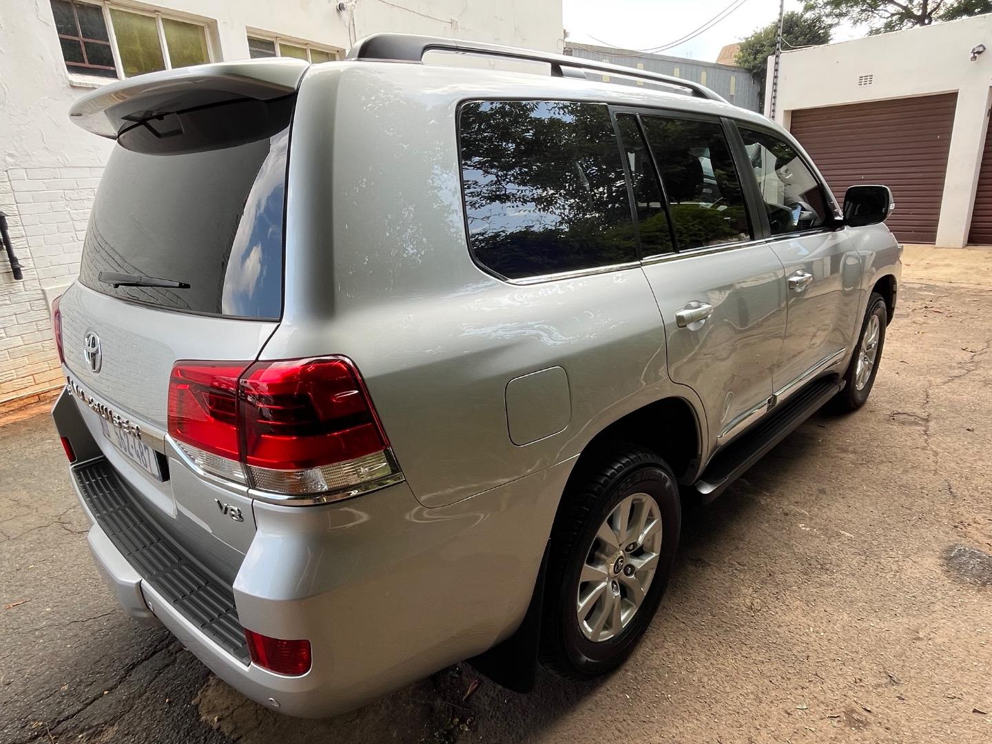 Toyota Land Cruiser 200 4.5D-4D V8 VX-R