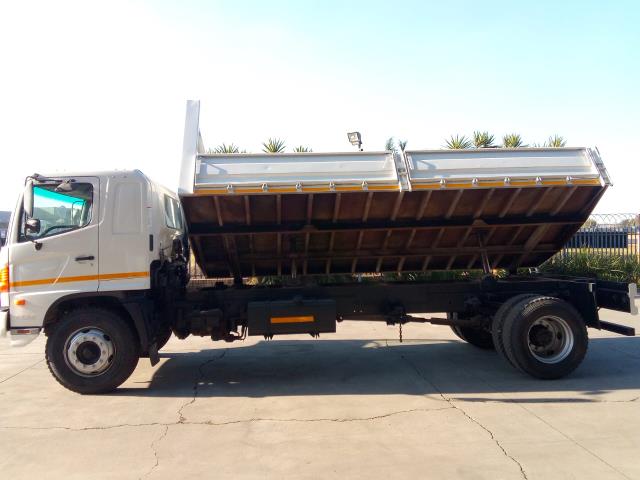 Hino 500 Series 1626 F/C DROPSIDE / SIDE TIPPER McCormack Truck Centre