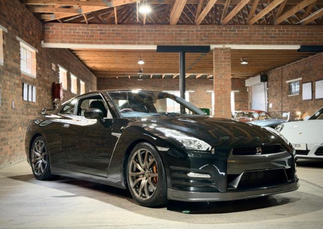 Nissan GT-R Black Edition Lemon Garage