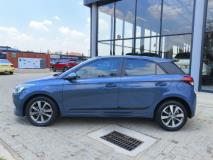 Hyundai i20 1.4 Fluid Auto New Market Motor Co.