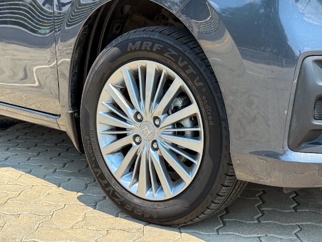 Honda Amaze 1.2 Trend i-VTEC Petrol Grey Rooftop 15-inch Alloy Wheels