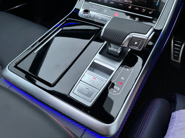 Even the gear selector has a menacing look about it!