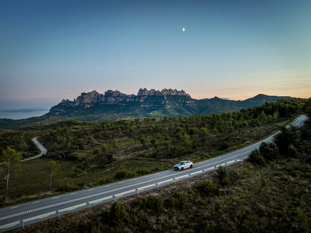 A lone RS Q8 Performance on the Autobahn.