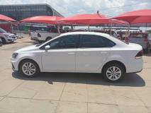Volkswagen Polo Sedan 1.6 Comfortline Vivoworld