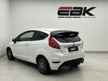 Ford Fiesta 1.4 3-Door Titanium Ebk Auto Dealers LA Rochelle