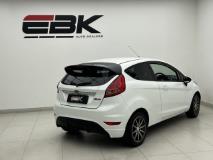 Ford Fiesta 1.4 3-Door Titanium Ebk Auto Dealers LA Rochelle