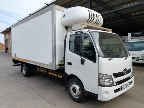 2018 Hino 300 Series 915 F/C REEFER FRIDGE TRUCK for sale