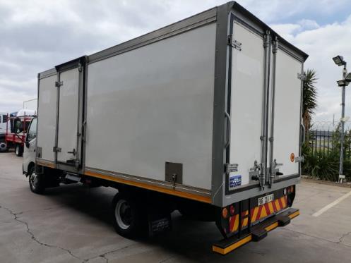 2018 Hino 300 Series 915 F/C REEFER FRIDGE TRUCK for sale
