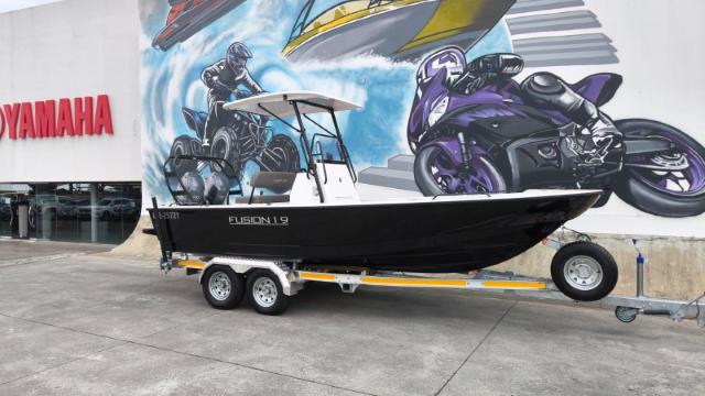FUSION 19 w/ Twin Yamaha 70Hp 4-Stroke Outboard Motors Linex Sandton