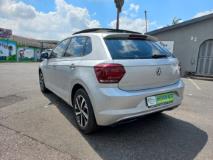 Volkswagen Polo Hatch 1.0TSI Comfortline Skyview Autos