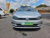 Volkswagen Polo Hatch 1.0TSI Comfortline Skyview Autos