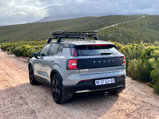 Volvo EX30 Cross Country (2026) Review - Expert Volvo EX30 Car Reviews ...
