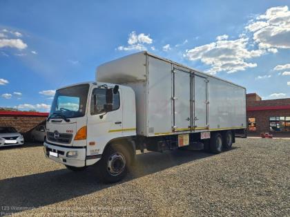 Hino 500 Series 1626, 6x2, MANUAL, FITTED WITH 9.300 METRE LONG VOLUME BODY +/-638 000KM's Jackson Motors JHB