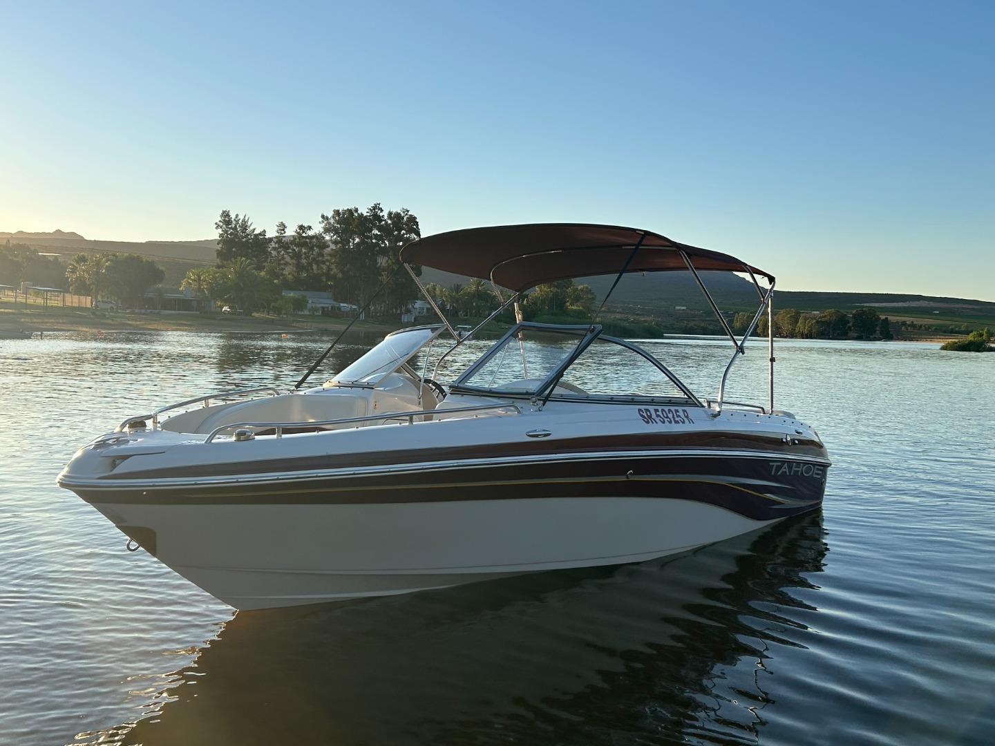 2009 TAHOE Q7i Bow rider Stern Drive 5L V8 for sale